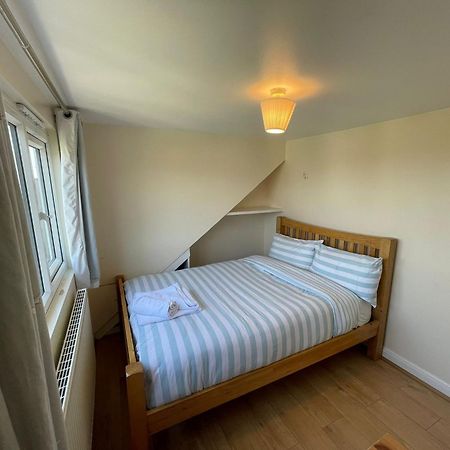 Velvet Hotel Whetstone Екстериор снимка